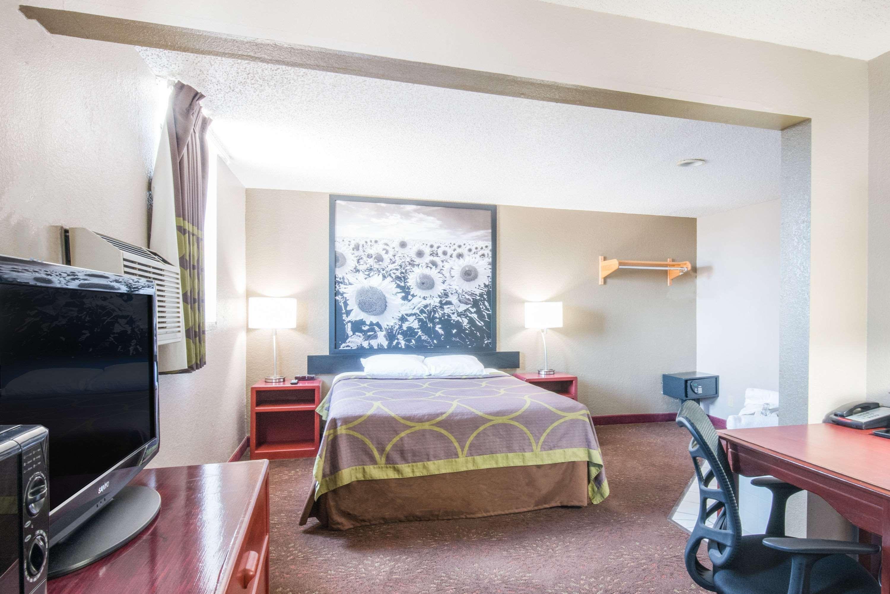 Super 8 By Wyndham Jamestown Exterior foto