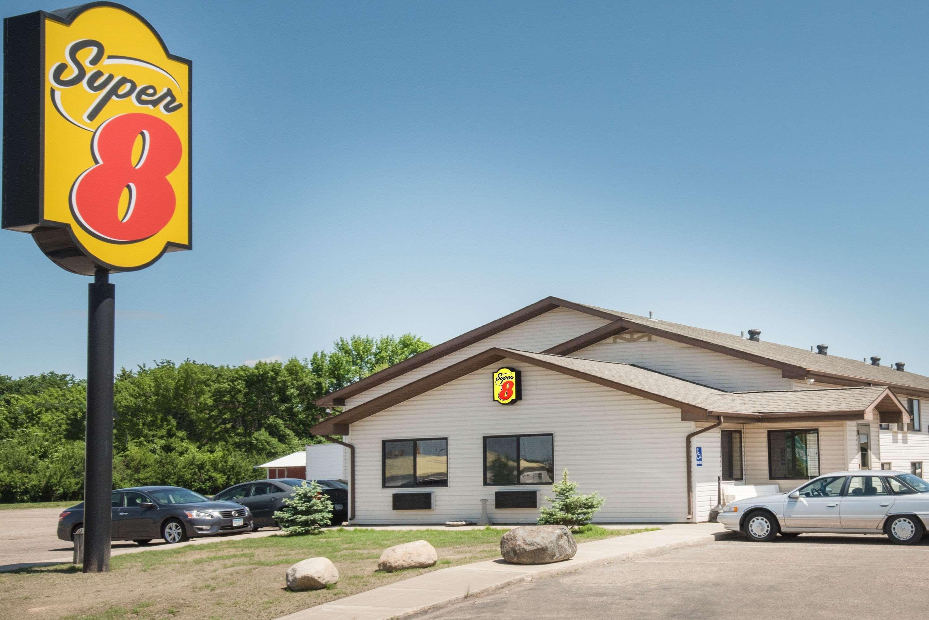 Super 8 By Wyndham Jamestown Exterior foto