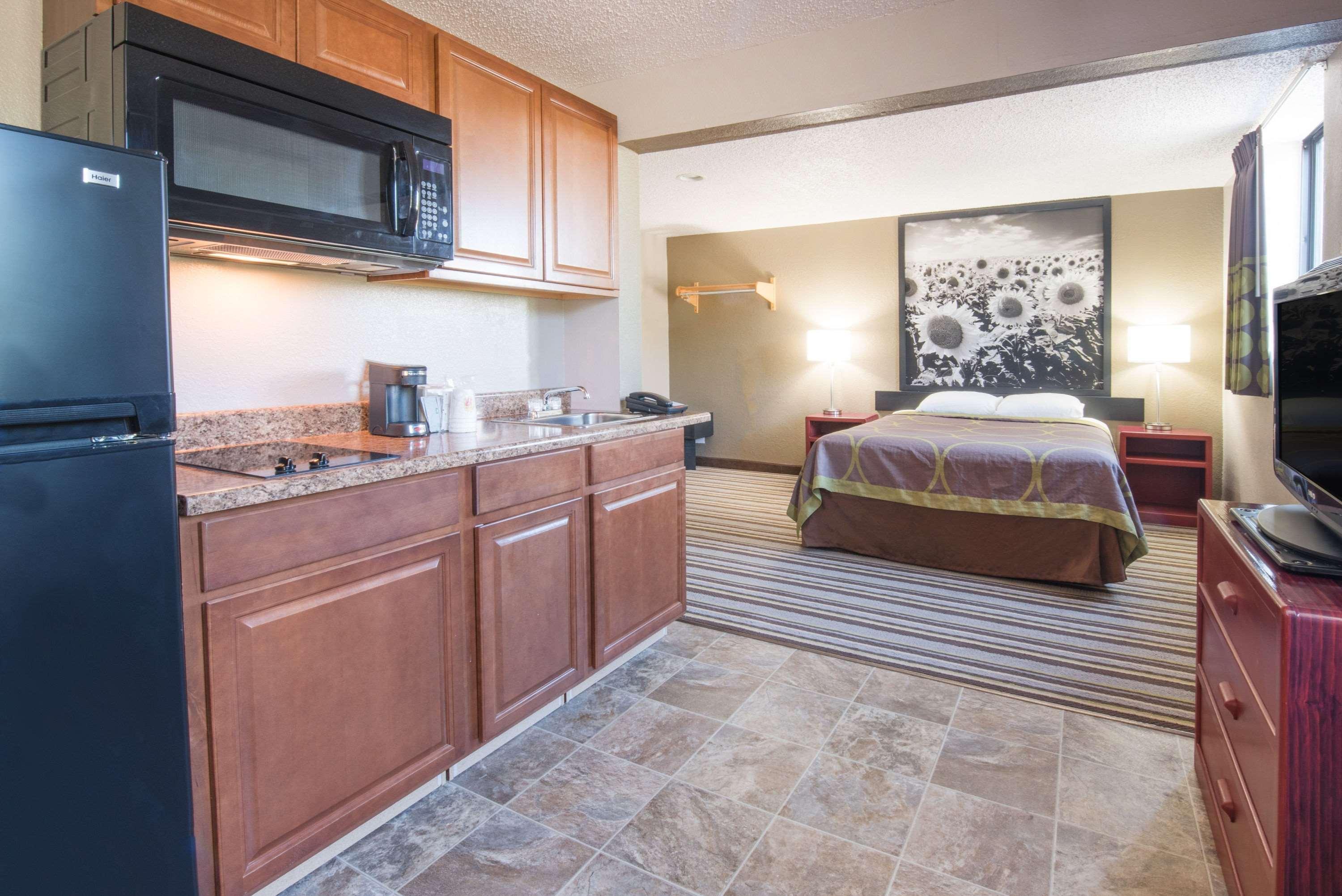 Super 8 By Wyndham Jamestown Exterior foto