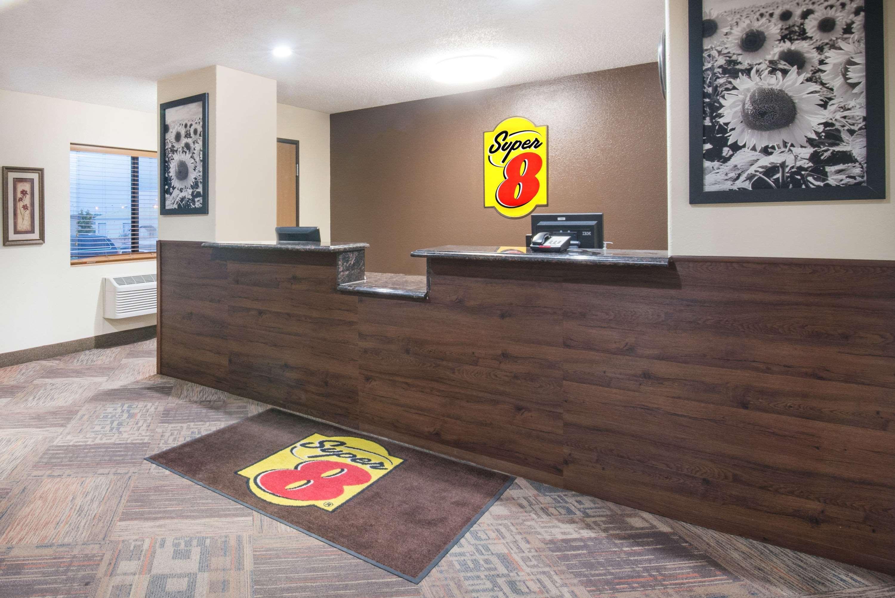 Super 8 By Wyndham Jamestown Exterior foto